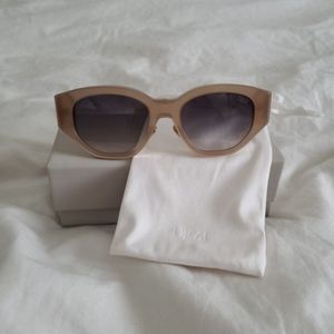 Dezi charge it sunglasses